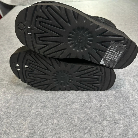 UGG Classic Mini Platform Suede Booties in Black  Sz: 6 - Picture 8 of 12